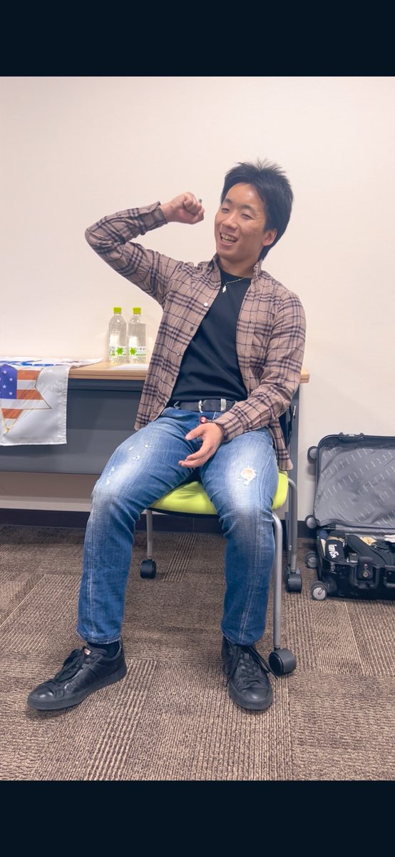yrn_tknk's tweet photo. 集まっていた他のファンの方々のお話を聞くのも凄く幸せな時間でした🫶
長〜い濃いファンミだったので感想も長〜くなってしまいましたが、それくらいに素晴らしい会だったのです！ということをお伝えしたくて
本当に本当に一生の思い出です！ありがとうございました！
#樋渡知樹選手ファンミーティング https://t.co/AQJ3tW5TzD