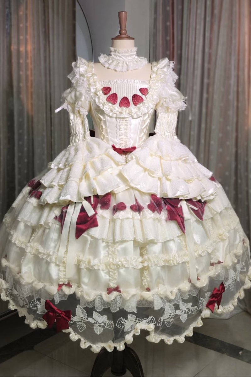 3月13日予約締切☑️
いちごの国のプリンセスロリータドレス🍓