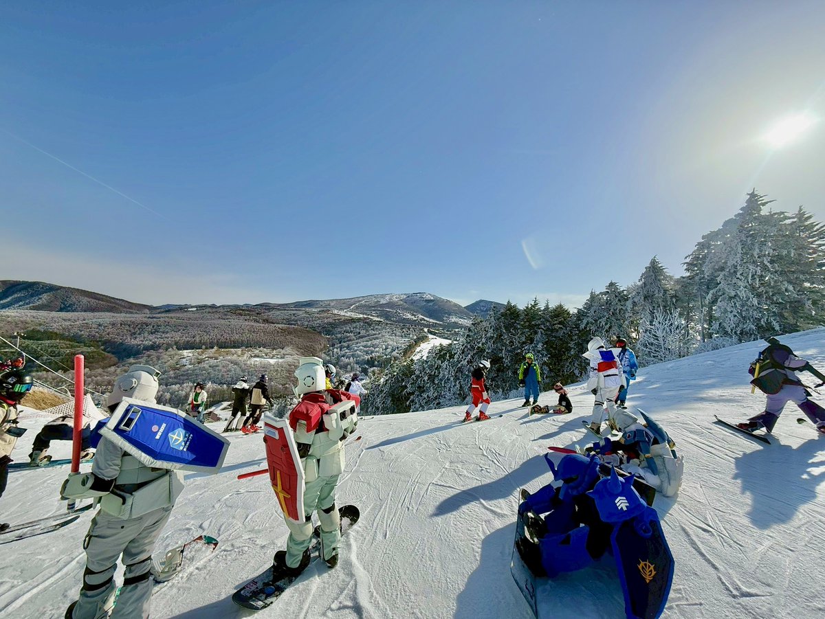 今シーズンより菅平太郎エリアで開催の「菅平オフ」
<a href="/23himono/">ふぅ@痛板🌈3/1菅平オフ⛷🏂</a> さん企画運営本当にありがとうございました！今回でたぶん4回目の参戦かと思いますが参加者をまとめて牽引するただならぬパワーをあらためて確認しました(凸)ﾉｼ
ピーカンのお空でカオスな滑走は快感でしかない😇
#菅平オフ2026