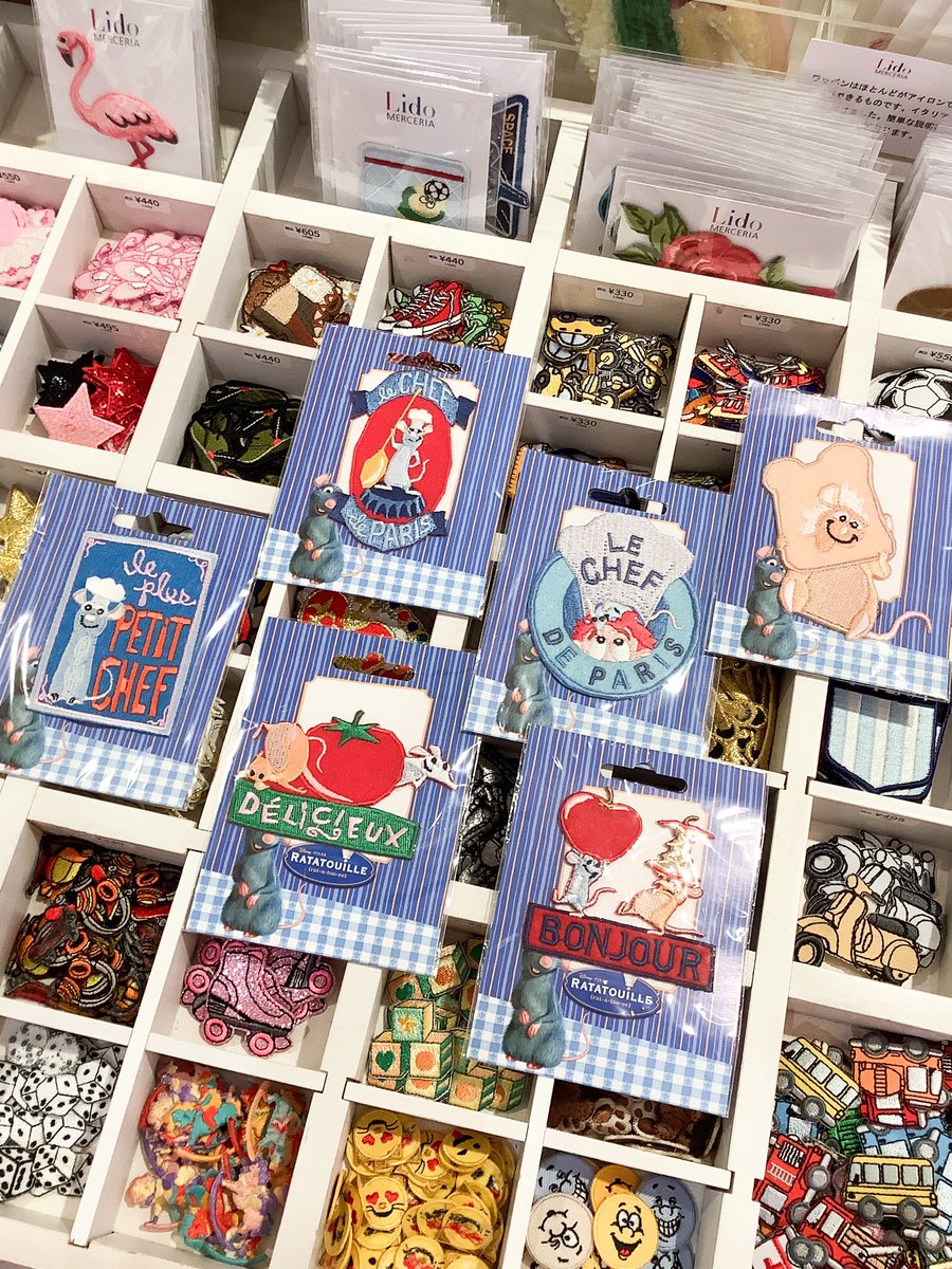 【Lido POP UP STORE <a href="/smith_urawa/">スミス 浦和パルコ</a> 】イタリア仕入れなのですが、｢レミーのおいしいレストラン｣のワッペンもあります🧀

3/8(日)までのお取り扱いです。Lido オンラインショップでのお取り扱いもありませんので、この機会にぜひSmith 浦和パルコにお越しください。

#リド