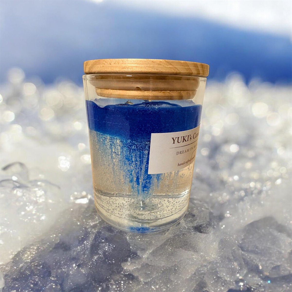 tsujimotoyuuki's tweet image. 見た瞬間、息をのむ青。

【しずみゆくひかり】
深い青の奥へ、そっと沈む光。
揺れる炎が、静かな海を映します。

灯さなくても、飾るだけで美しい。

数量限定ページはこちら↓

dreaminblue.base.shop

#キャンドル #ハンドメイド #candle #辻本祐樹