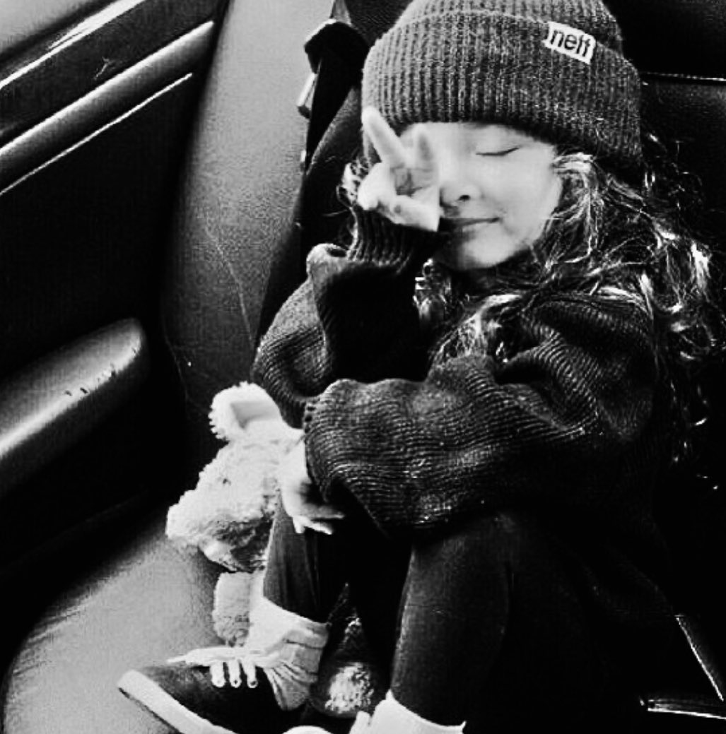 𝙍𝙀𝙄𝙉𝘼 𝙈𝙄𝙇𝙇𝙎 ⋆˚࿔ 𝘱𝘢𝘳𝘰𝘥𝘺 ⁎⁺˳✧༚ tweet media