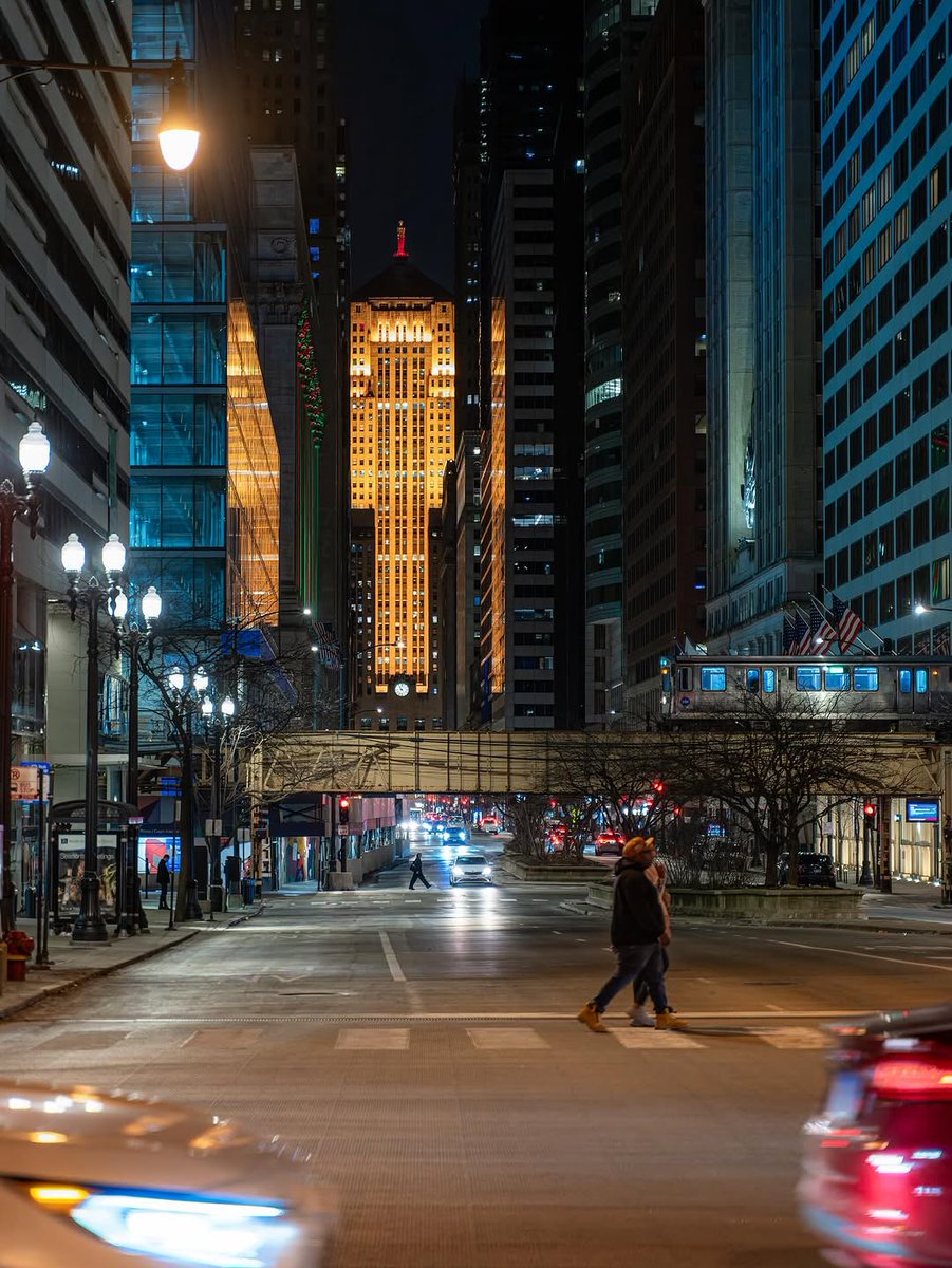 NatureRoot88's tweet photo. Night view of Chicago, Illinois 🇺🇸 https://t.co/mzbNGQTv9w