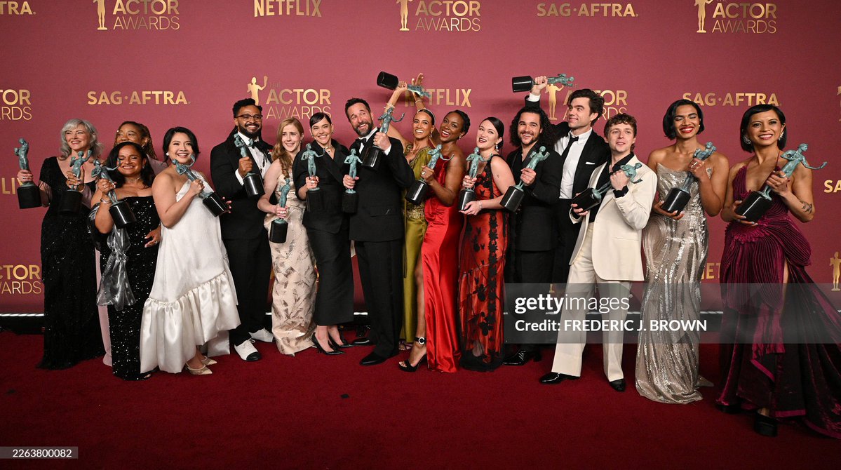 the cast of The Pitt stun with their best drama ensemble SAG actors