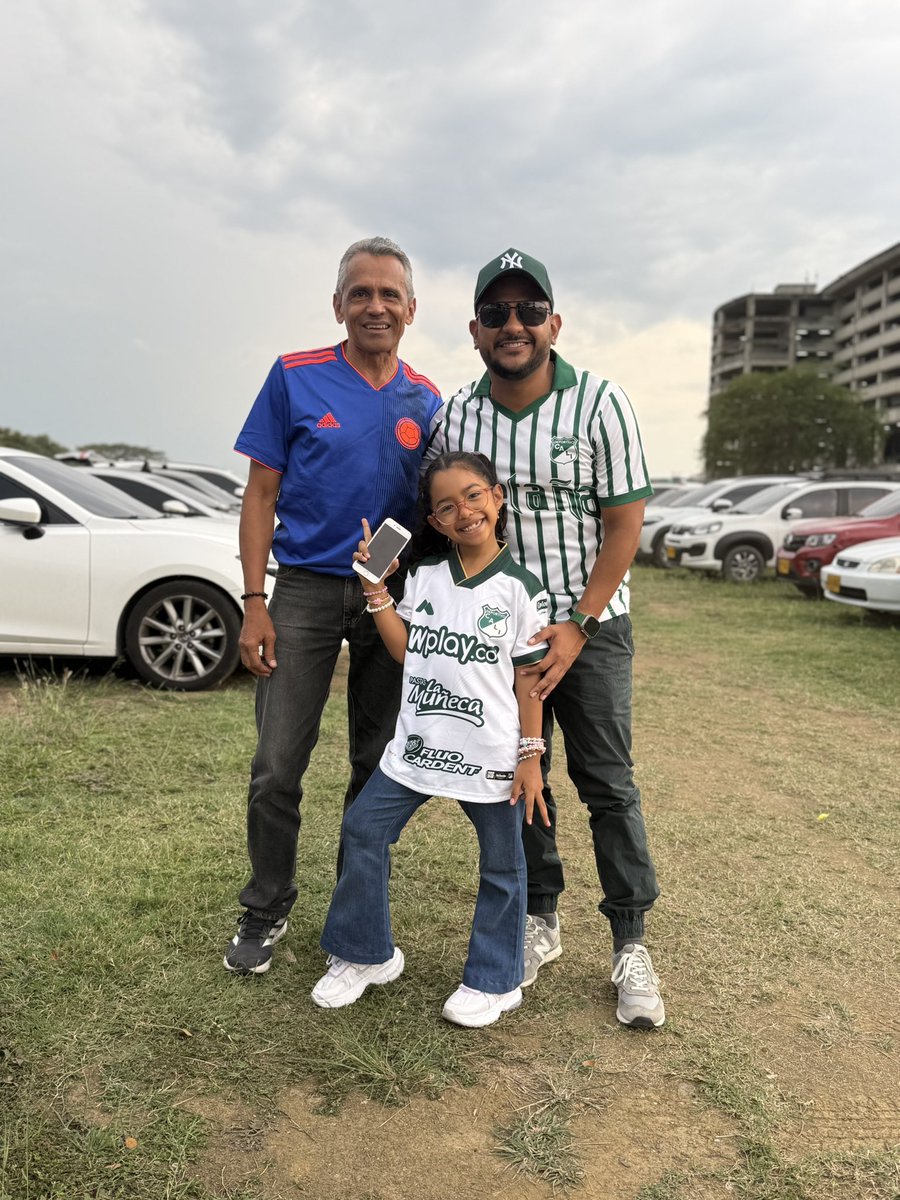 Danielstevencar's tweet photo. Su primera vez en el templo ⚽️💚 https://t.co/fCXA2oHEGQ
