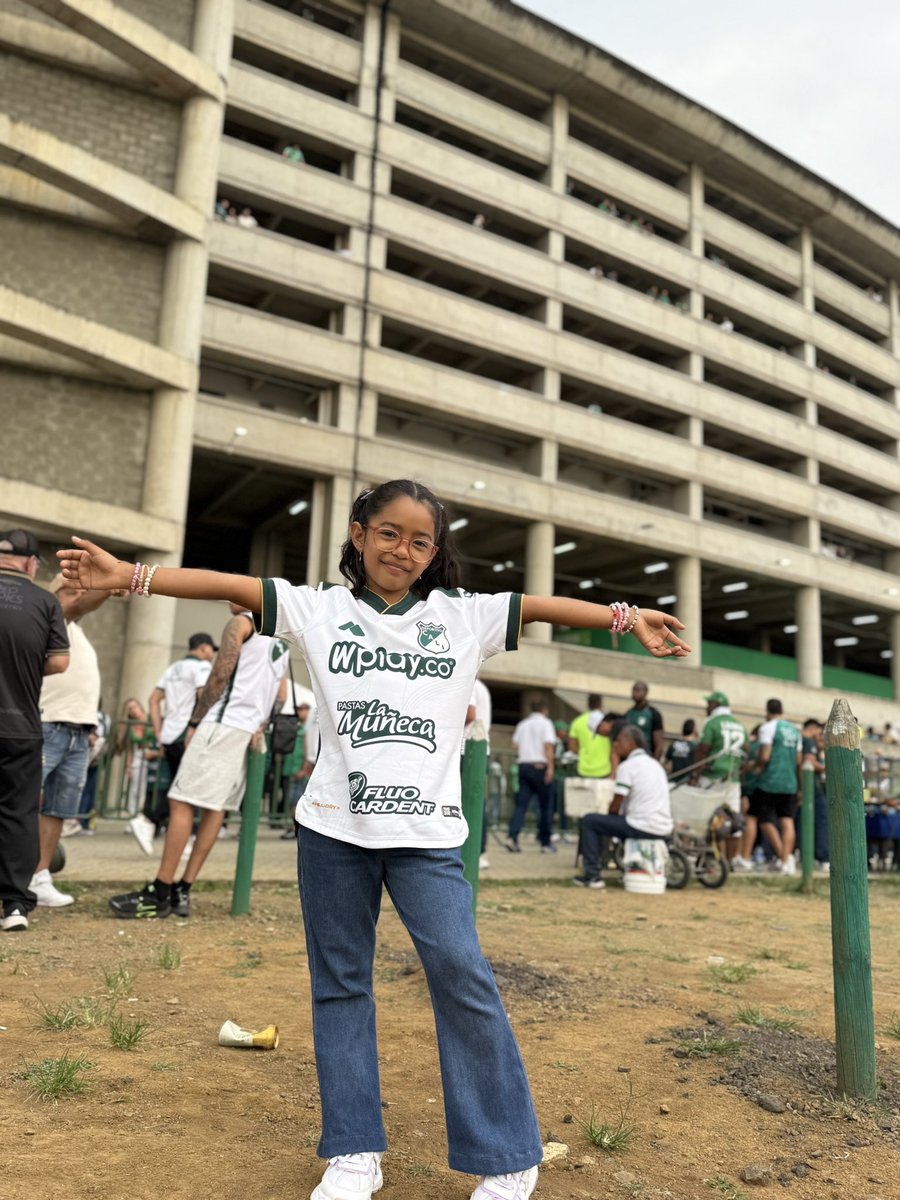 Danielstevencar's tweet photo. Su primera vez en el templo ⚽️💚 https://t.co/fCXA2oHEGQ