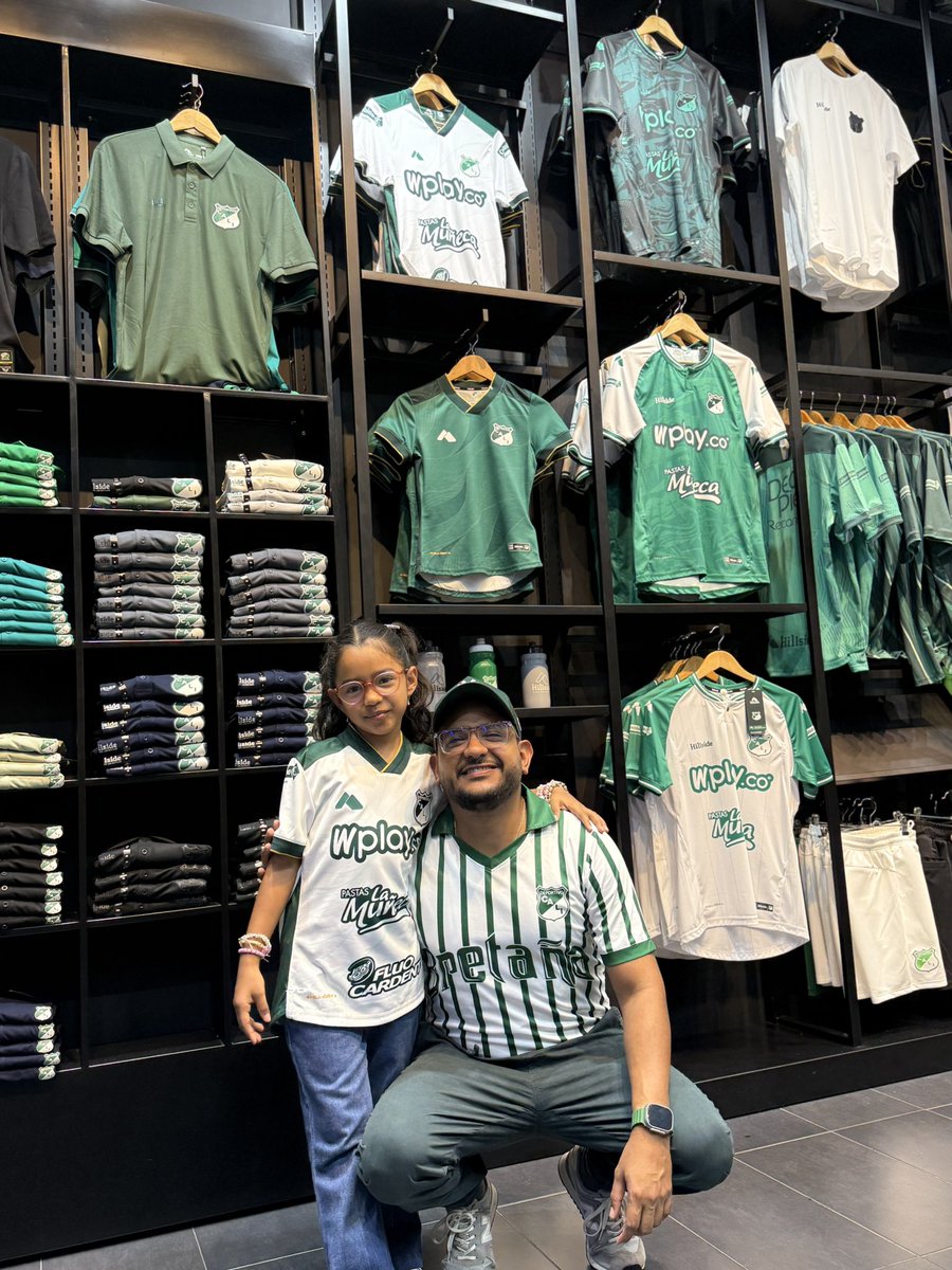 Danielstevencar's tweet photo. Su primera vez en el templo ⚽️💚 https://t.co/fCXA2oHEGQ