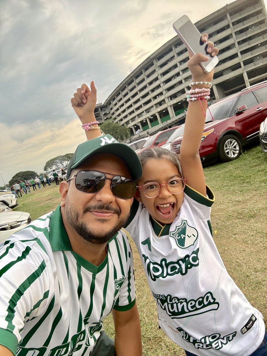 Danielstevencar's tweet photo. Su primera vez en el templo ⚽️💚 https://t.co/fCXA2oHEGQ