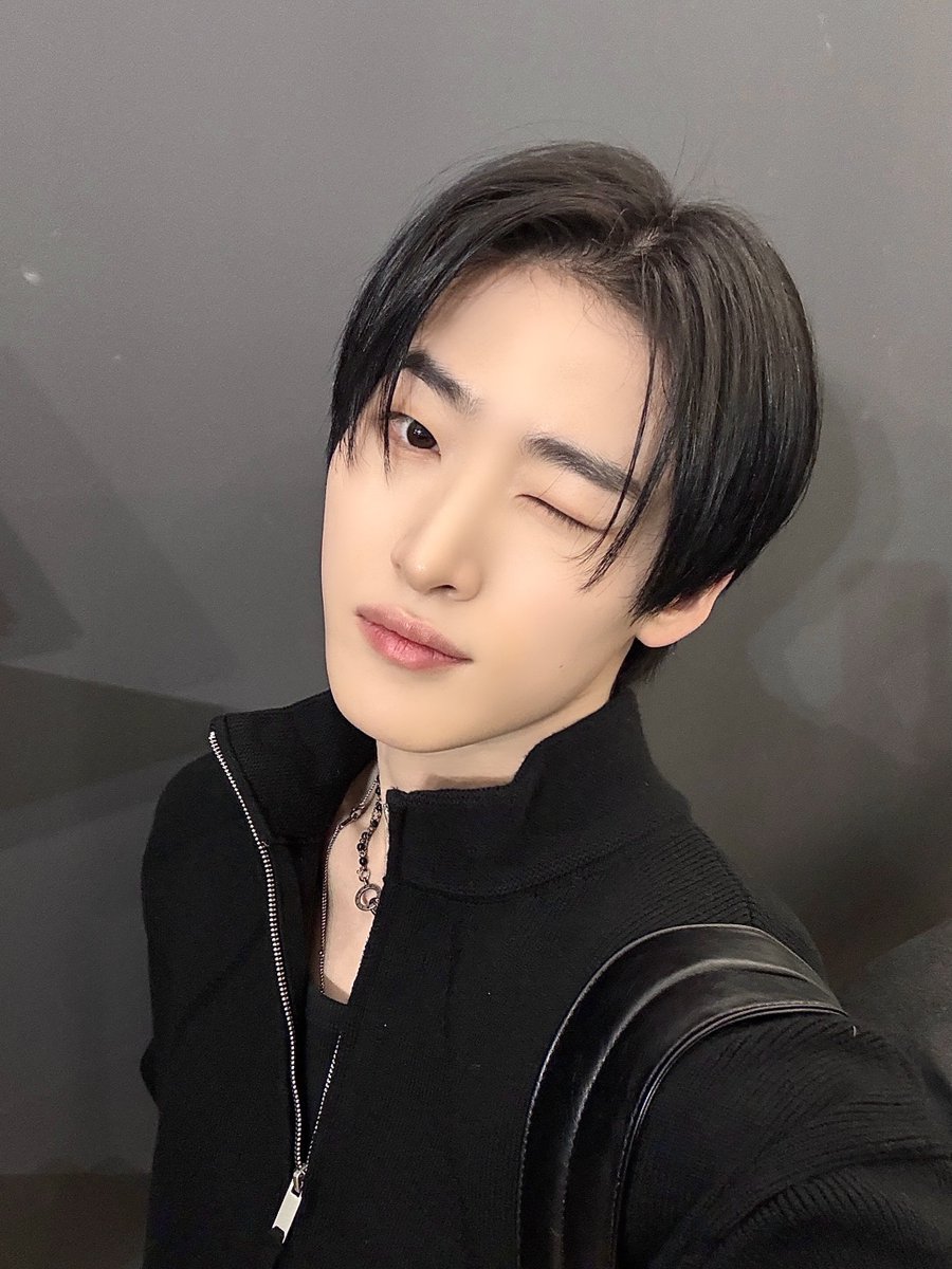 at_ALL_H_OURS's tweet photo. [#유민]
비도 오고 그래서☔️

#ALL_H_OURS #올아워즈
#YOUMIN #유민 https://t.co/VAksN16dCN