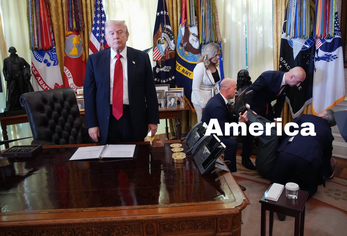 FozonCapital's tweet photo. @Acyn We shouldn't be surprised, given how Trump reacted when a person fell to the ground next to him during a press conference months ago.

Why would this situation be any different? https://t.co/ampaLMGTwA