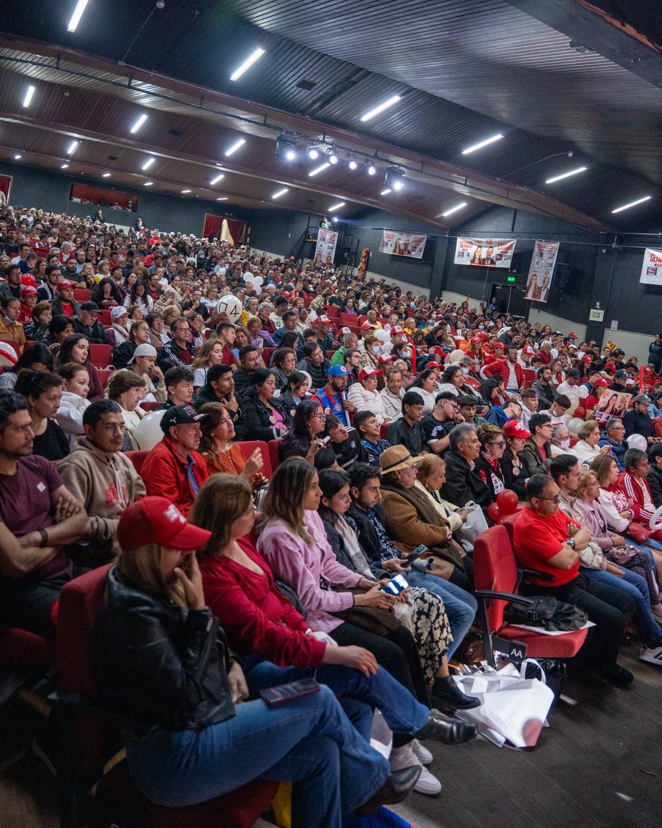 JDCastellanosO's tweet photo. 🥹Usaquén habló claro: #Bogotá quiere congresistas que trabajen, no que hagan show. 

💪🏻Hoy con @GloriaDiazM se sintió la fuerza de una ciudadanía que está cansada del Congreso del espectáculo y que se encuentra lista para defender la ciudad con carácter, datos y resultados.

Esto es organización. Defender a Bogotá es defender a Colombia 🇨🇴 Sanar para avanzar🧠

🗳️Al Senado🗳️Coalición Ahora Colombia 🇨🇴 @PartidoMIRA @NvLiberalismo @dignidadycomp y el número 4️⃣

🗳️A la Cámara de Representantes🗳️ @NvLiberalismo y el 1️⃣0️⃣4️⃣