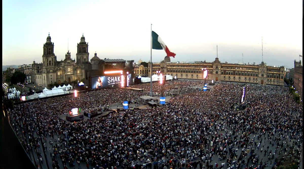 cinguen asu madre a cada mexicano y mexicana que fueron al concierto de shakira mientras el pais esta en llamas  desgraciados🤮🤮🤬🤬🤬🤬🤬pendejos