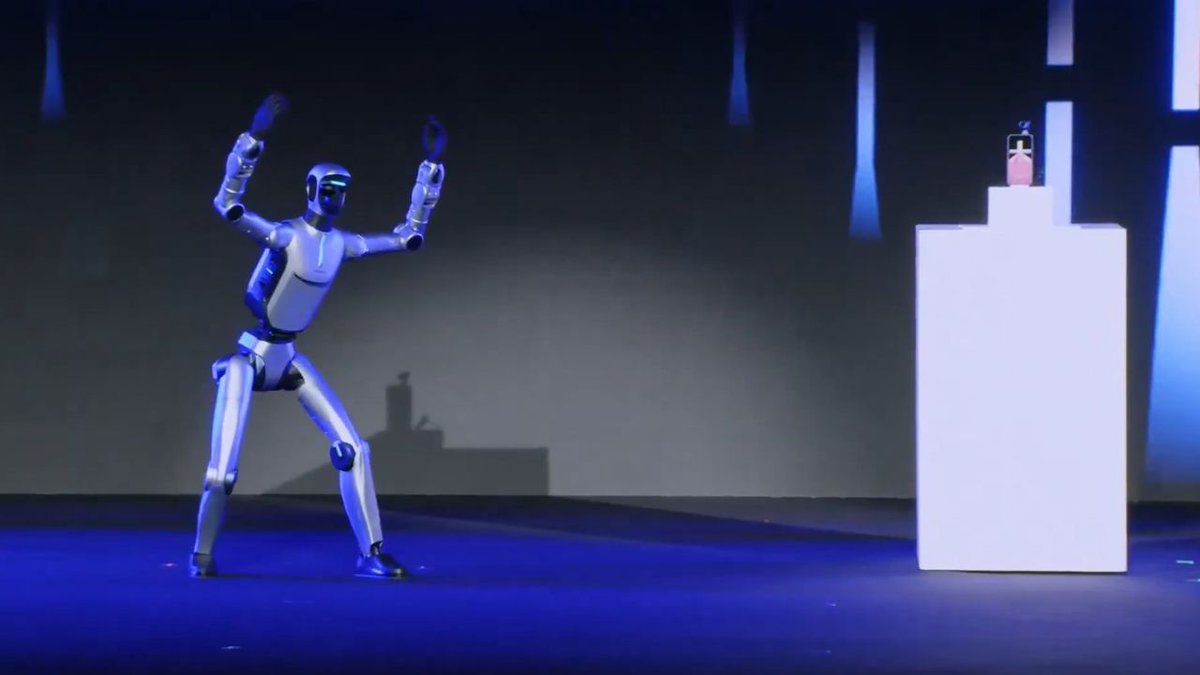 Robot Rival Its Apple Rival Honor Reveals Humanoid Robot for Consumers at MWC 2026 The ...