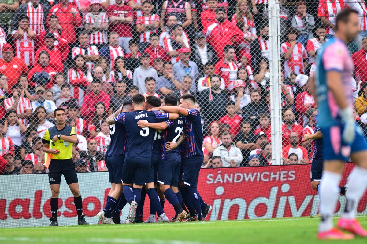 memesdetalleres's tweet photo. Tevez, contra instituto sin piedad. https://t.co/a4WIyv1LVH