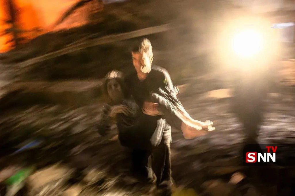 İsrail-ABD’nin İran'ın başkenti Tahran'da sivil alanlara yönelik saldırısında onlarca sivil hayatını kaybetti.