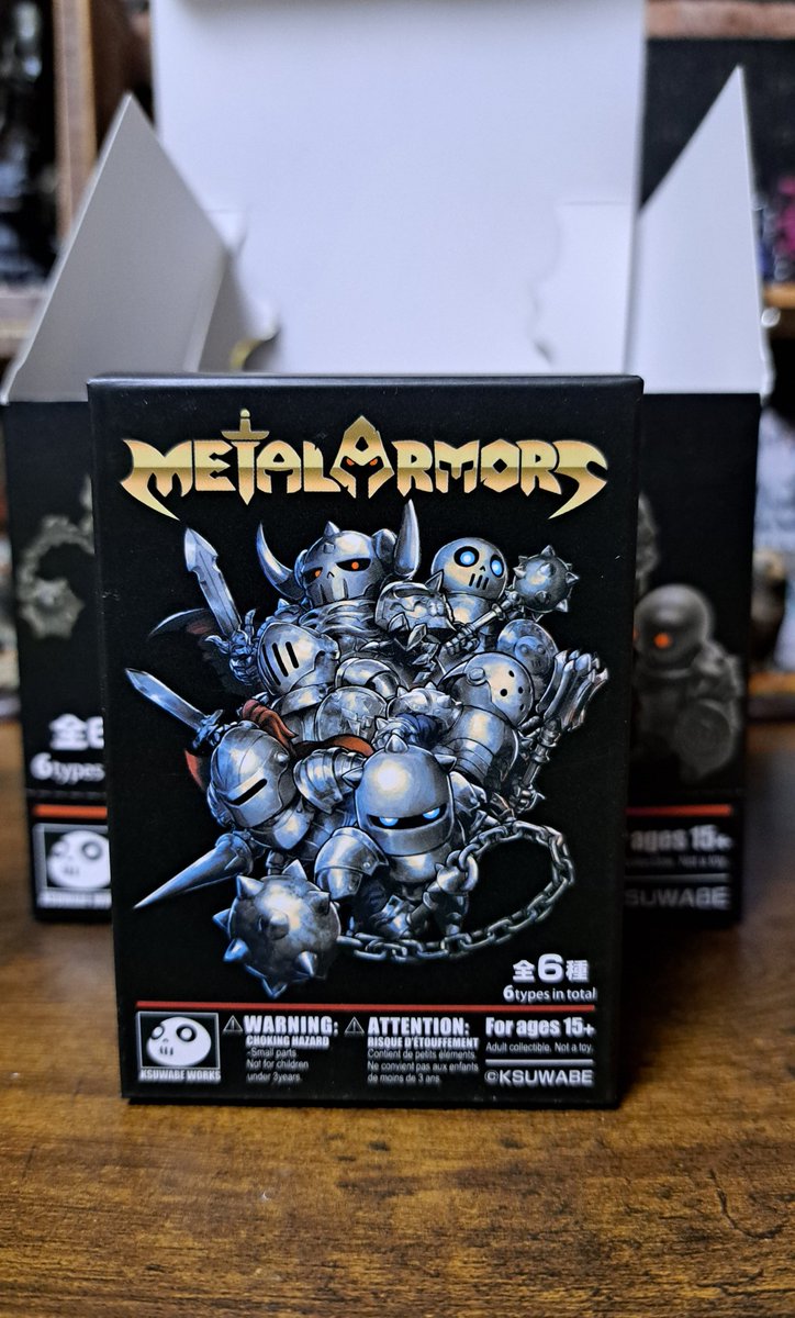 ブラックバージョン届いたので開封。 マッドな仕上がりでカッコいい