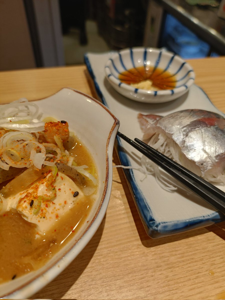 bacchus_nosake's tweet photo. 昨日の晩杯屋。イワシの梅しそフライかわいいサイズだったな。アジの刺身もおいしい https://t.co/jSpQXvrcZb