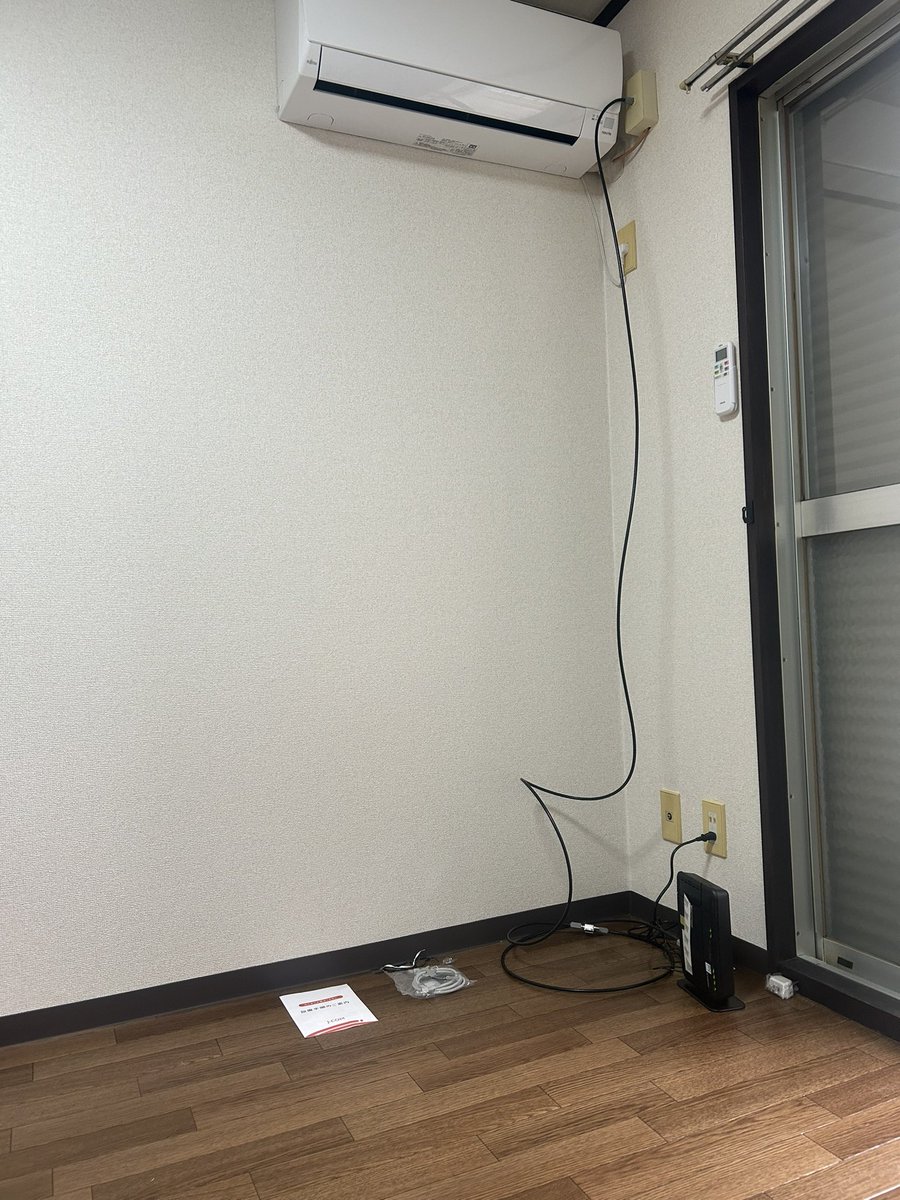 ichikappa's tweet photo. 新居のモデムのやつがヤバい https://t.co/MHBHUHPkuF
