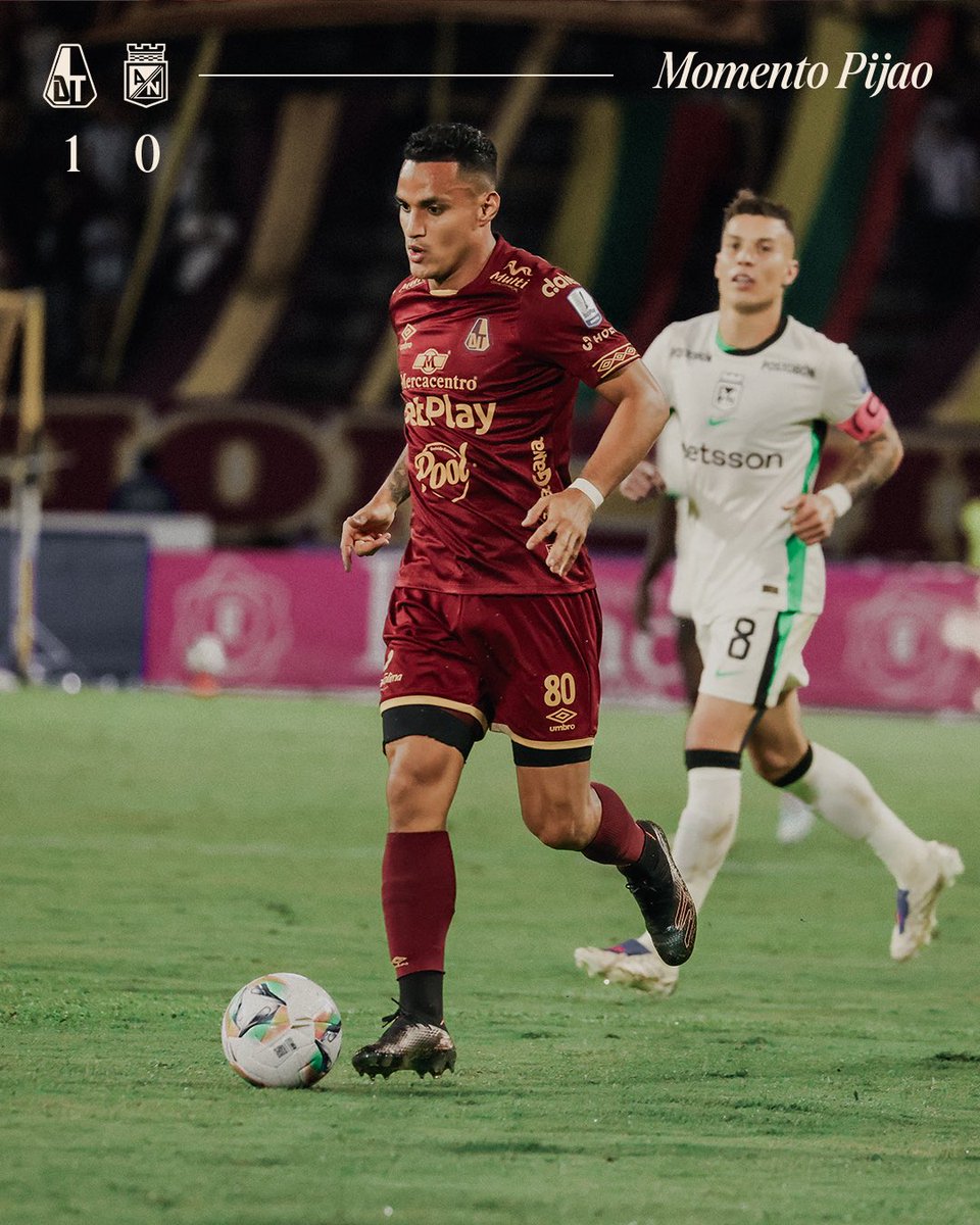 cdtolima's tweet photo. 90+4' ⏱️ #MomentoPIJAO La TRIBU sigue a tope en el terreno de juego.
| Deportes Tolima 1-0 Nacional | https://t.co/XsVCeft3AA