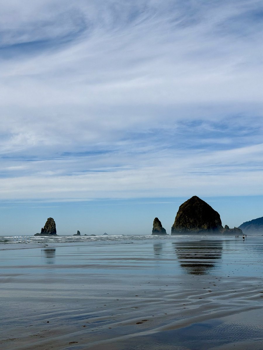 _His_Goddess's tweet image. Took a drive to the Oregon Coast today. #HaystackRock in Cannon Beach … the glassy water, the beautiful skies … it was all perfect.