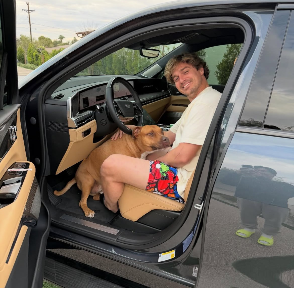 山本由伸の愛犬カルロスとキケ・ヘルナンデス🐶

キケの車に乗り込むカルロス
カルロスはキケとお留守番か!?

キケ『Carlos my friend！』と投稿

(via:yoshinobu_yamamoto/IG)
#山本由伸 #侍ジャパン