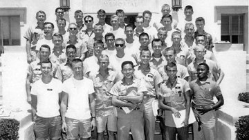 TammiMinoski's tweet image. #OTD 1961: President #JohnKennedy signed Executive Order 10924 establishing the #PeaceCorps. One of the goals of the organization was to help promote a better understanding of peoples of other nations on the part of Americans. #USHistory