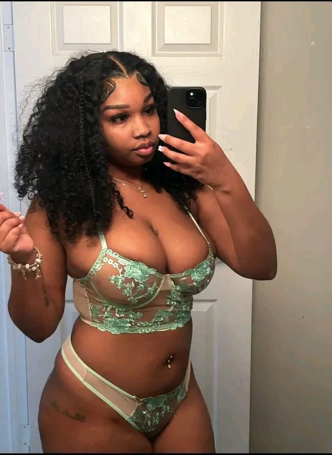 vibewshey22's tweet photo. Send me a dm and let make a friend tho 🥰😍 https://t.co/737RaUw8QO