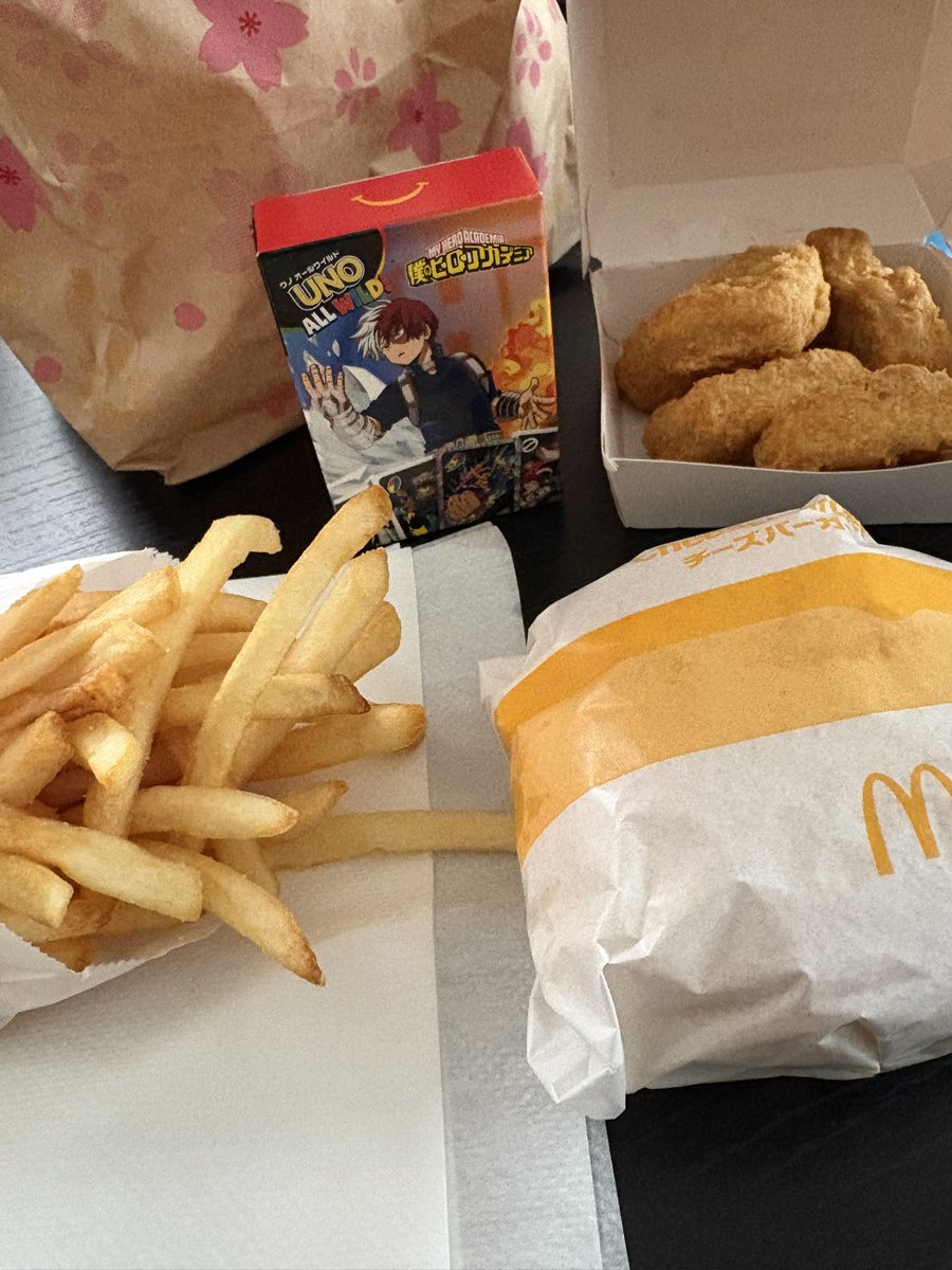 またハッピーセット買ってるやつ

3回でランダム3種類コンプした！
けど、UNOかUNO Flipの予備が欲しいからまた買う
（UNO ALL WILDはクソゲーなんよ）