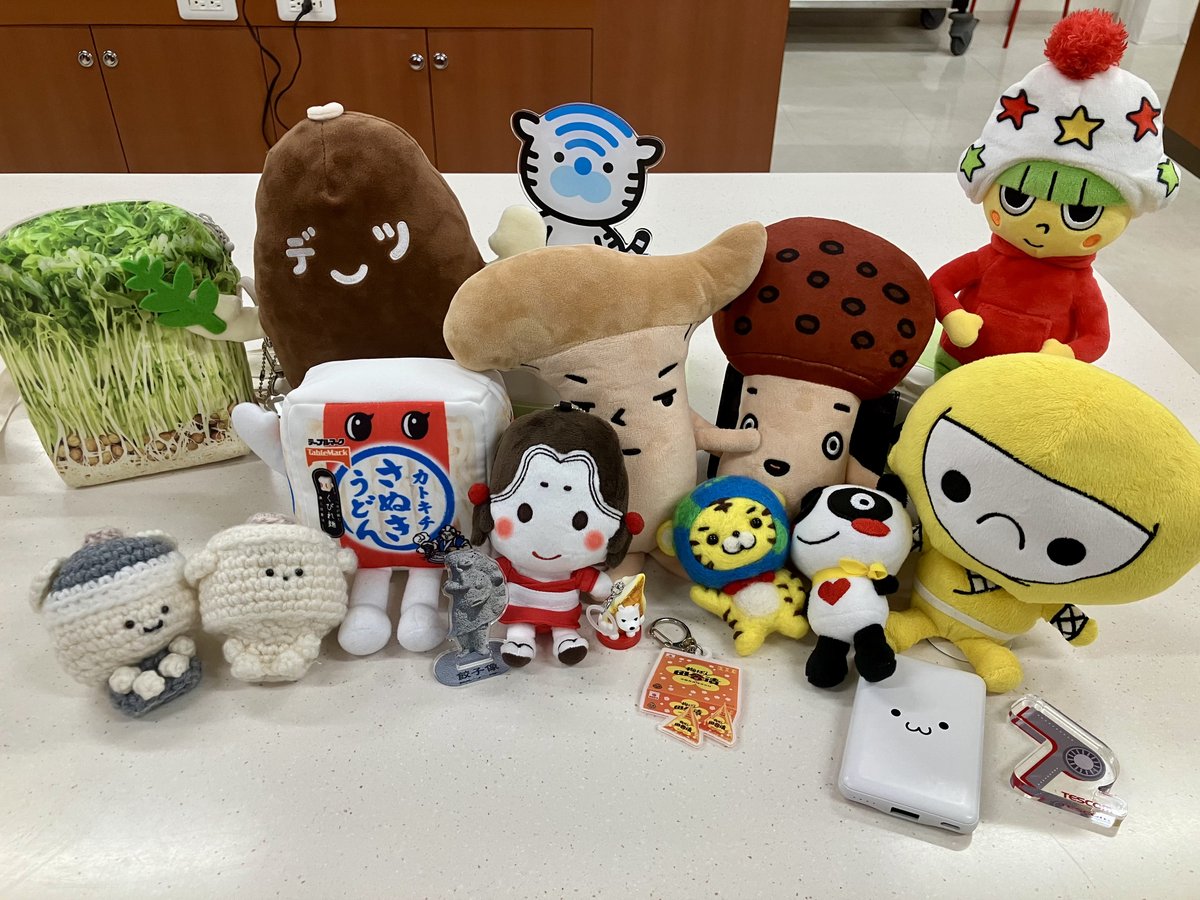 実はタカノフーズ
こういう会に参加するのが初めてで
めちゃくちゃ緊張しておりました🫣

皆さん優しくて面白くて最高だったー！！
オタフクソースさん（<a href="/Otafuku_s/">オタフクソース＼小さな幸せを／【公式】</a>）
お誘いいただきありがとうございます🎊

写真はちゃっかりセンターを陣取るこかめちゃん💕

＃オタめし会