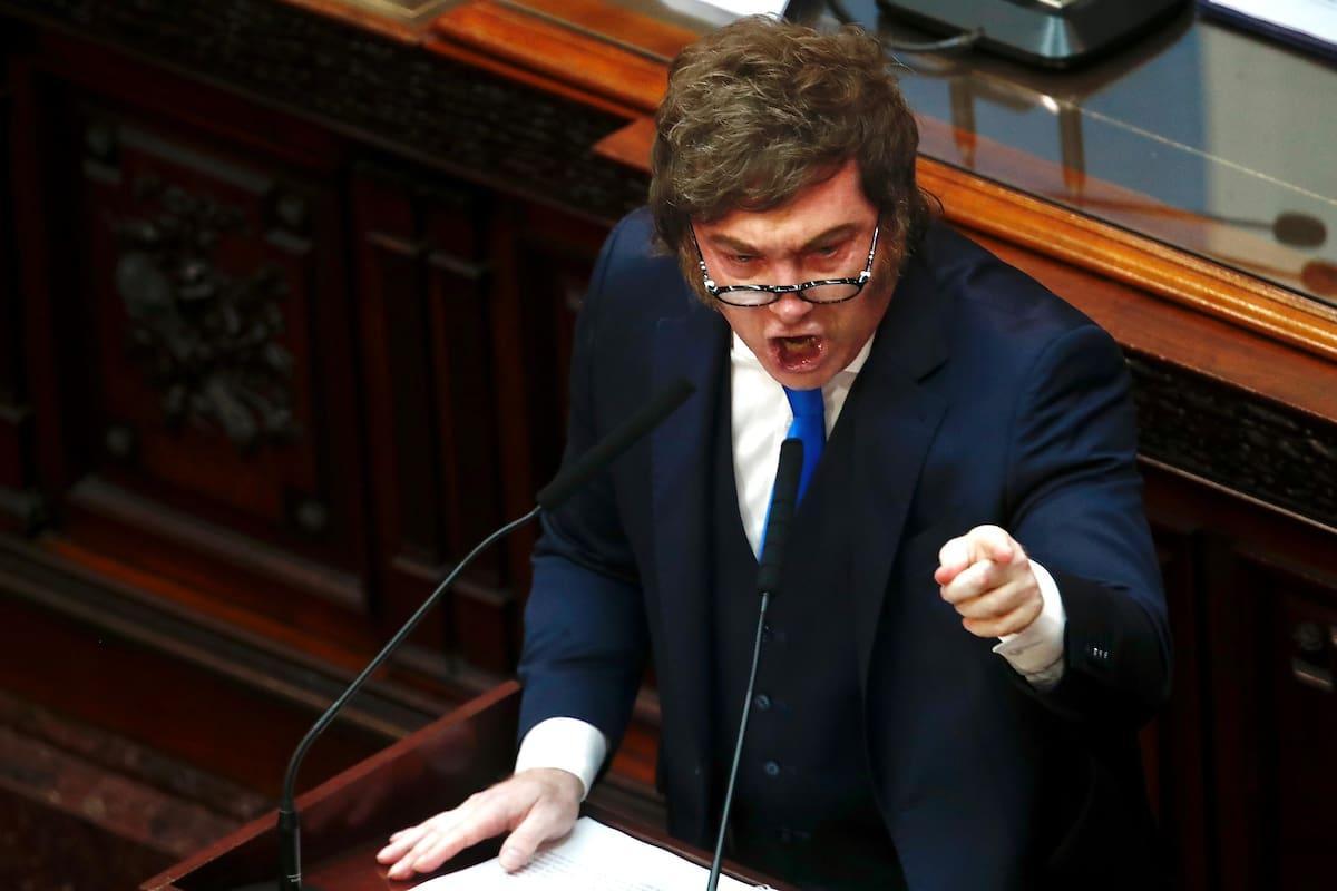 Un show de agravios sin anuncios a.ln.com.ar/400C9EW