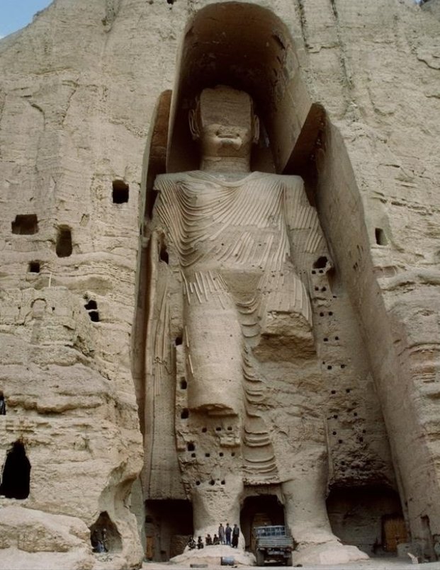 バーミヤン渓谷の巨大石仏も内戦でタリバンに破壊されましたね学校