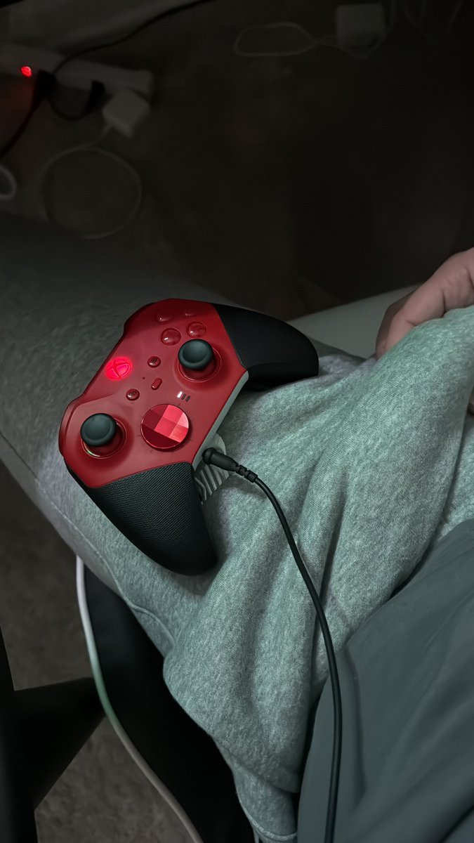 jaygames003's tweet photo. Would love a mouth while I play my games 🤤

#gay #top #vers #gaychaser #funtimes https://t.co/myjVvlXtyS