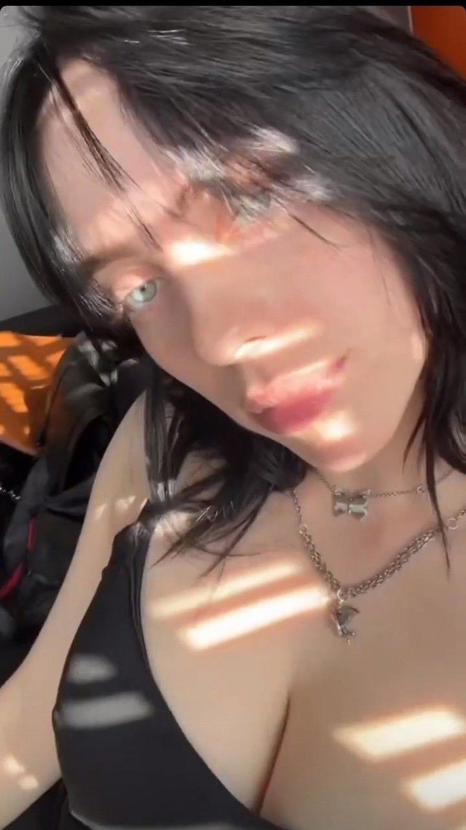 billie eilish .