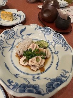 negiadc's tweet photo. こんにちは。
先日は若手社員3名の労い社内懇親会に混ぜて貰って参加！
お寿司屋さんで刺し盛や珍味等食べつつ、最後は各自1人前握り+御好み握り。
珍味ばかり写真撮ってたｗ
今週も宜しくお願いします！
#ぱちんこ #パチスロ #遊技機 #開発 #デザイナー #募集 https://t.co/DTSQ9JcKCR