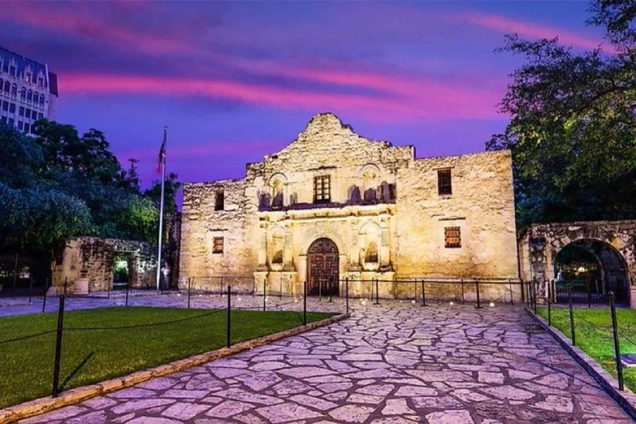 SteveCortes's tweet photo. Good morning! Today in 1836, the Alamo fell to Mexican forces led by Santa Anna who killed 187 Texas patriots, including Davy Crockett.

Weeks later, inspired by the bravery of the Alamo fighters, Texas achieved independence and the Republic of Texas formed. https://t.co/VgxxTP26tk