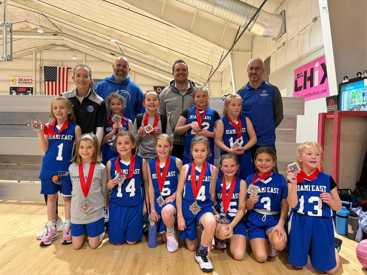 erinm28's tweet photo. She plays fiercely and loves immensely ❤️ 
Runners up 🥈 to end the season! 🏀 https://t.co/eStvim2Aws