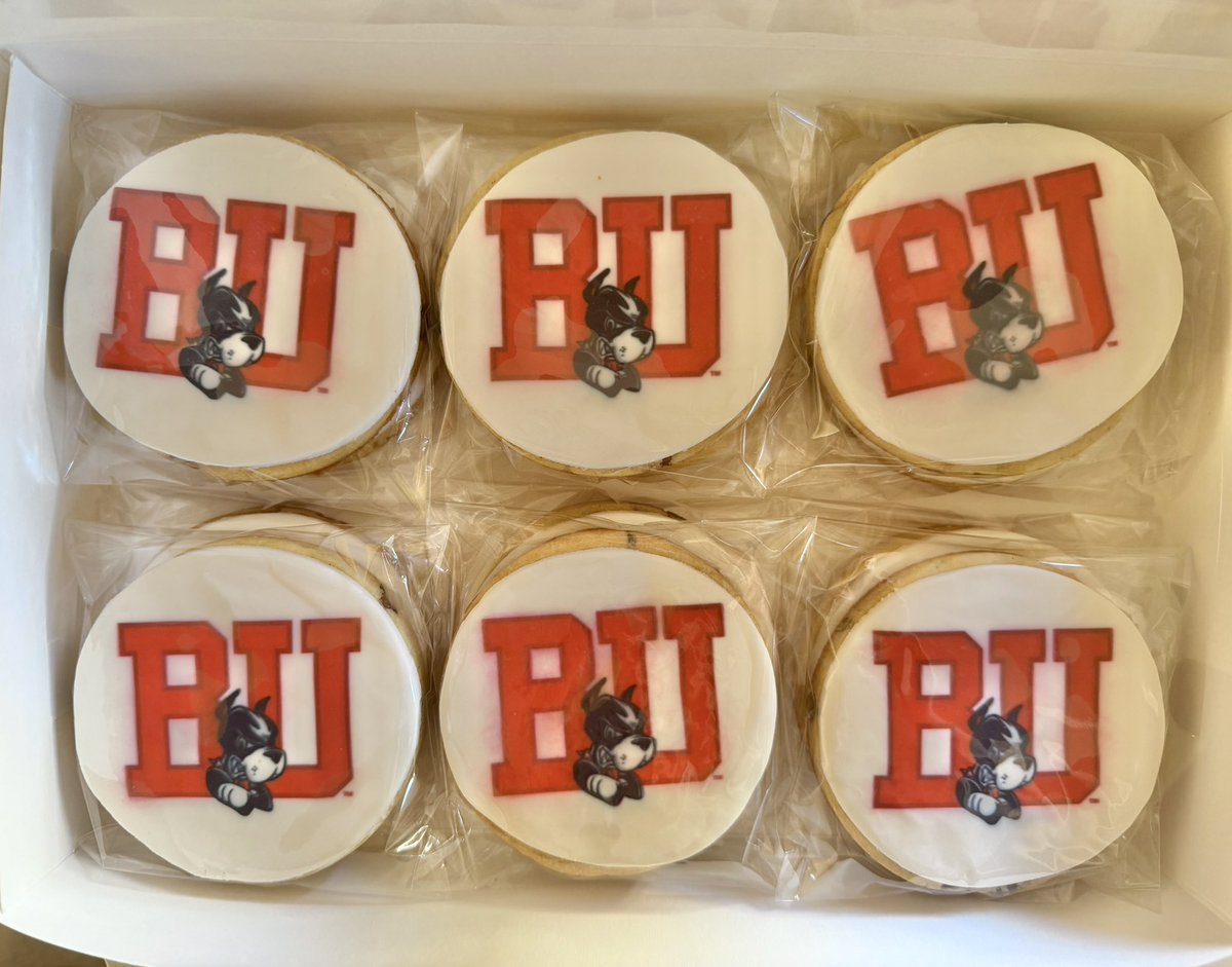 malibucookies's tweet image. Loved making these #BostonUniversity #customcookies by #MalibuCookies