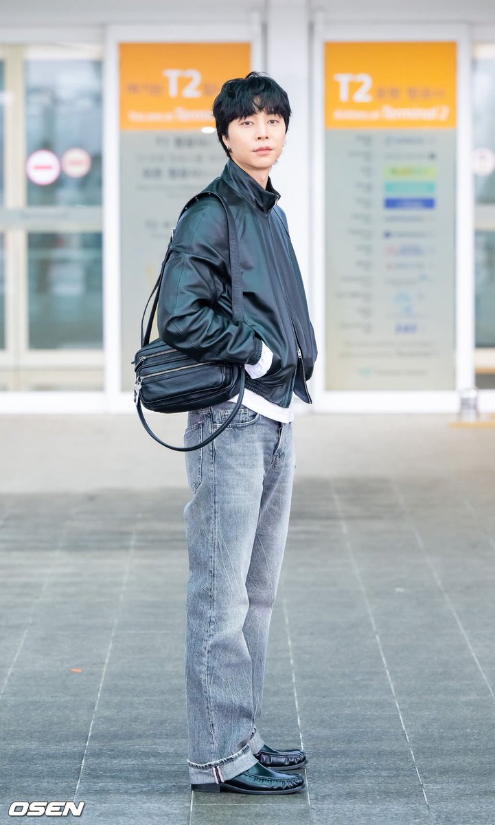 พ่อจะบิน ✈️ ส่องแอร์พอร์ตลุค "จอห์นนี่" ในฐานะ Global Brand Ambassador ก่อนบินลัดฟ้าสู่กรุงปารีส ประเทศฝรั่งเศสเพื่อร่วมชมแฟชั่นโชว์ AcneStudios FW26 ในงานปารีสแฟชั่นวีค

JOHNNY SUH L'ICÔNE DE PFW #AcneStudiosXJohnnySuh #AcneStudios
<a href="/acnestudios/">Acne Studios</a> 
#JOHNNY #NCT #NCT127