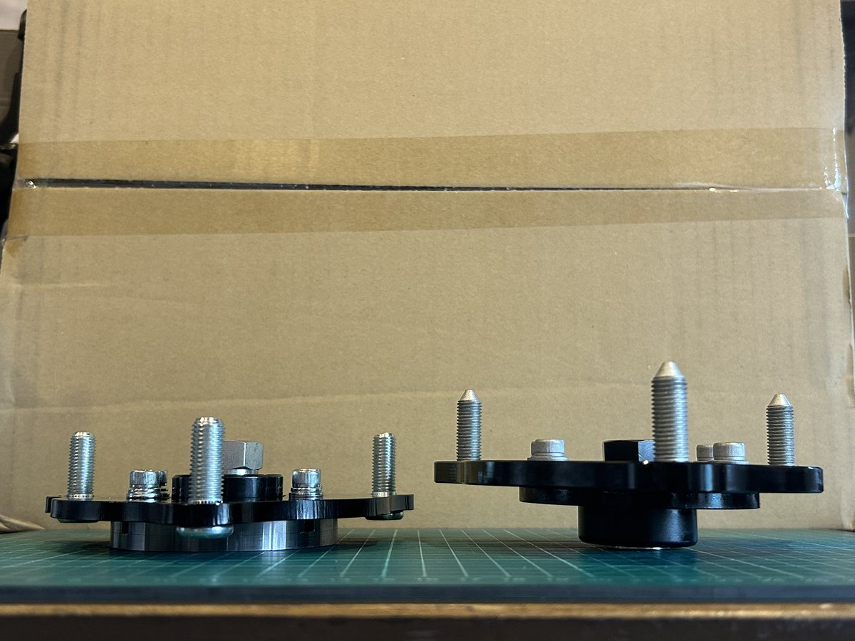 polo4485's tweet image. オリジナル品と社外品を比べて考察。
アソコをあーすればそーなるのね。　
思いあたる心配事を思い浮かべながら…

勉強になります✨

色々と拘って良い物を作りたいので、もう暫くお待ち下さいネ🙇‍♂️

わざわざ社外品を買っちゃいましたよ🤣

#FL5 #BF1