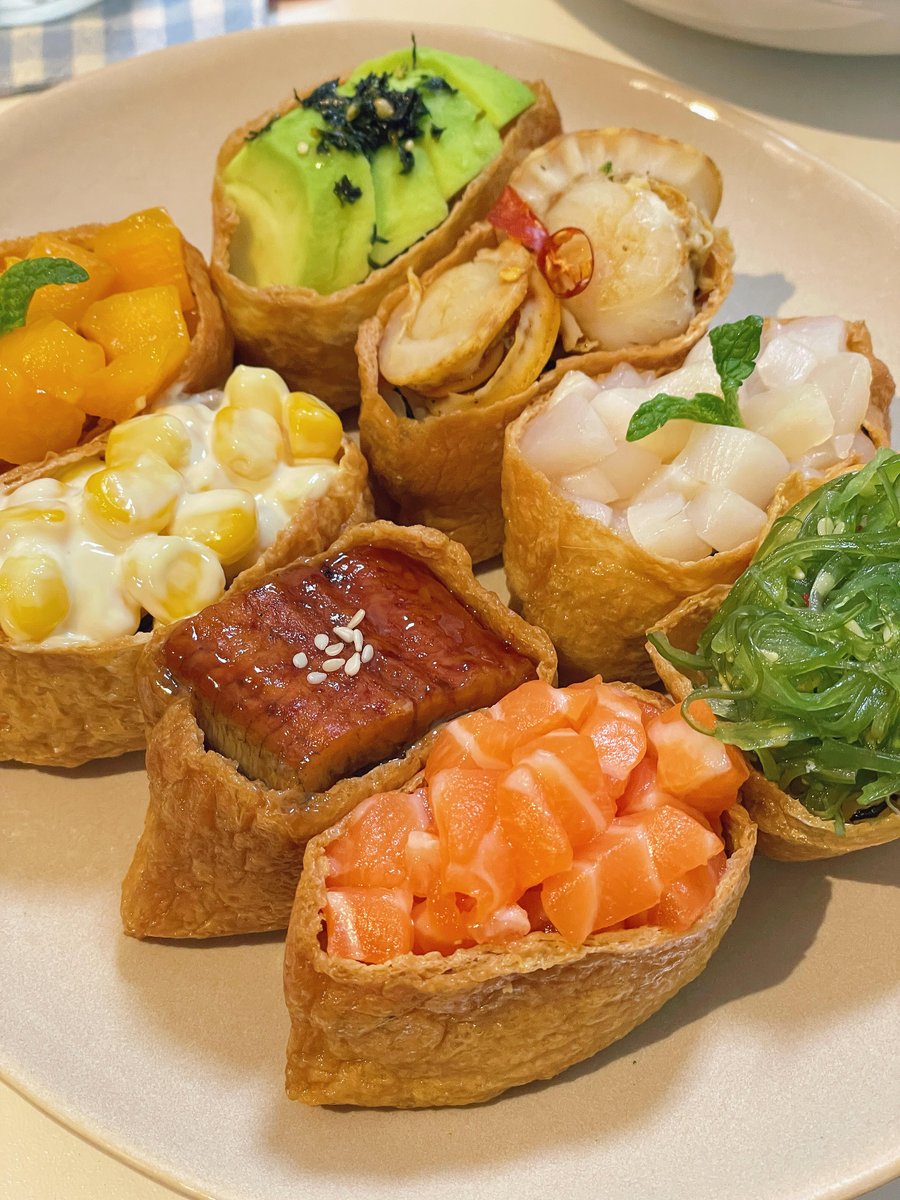 SawyerLeo55539's tweet photo. Homemade inari sushi 手作りいなり寿司 Recipe：tofu pockets filled with rice, topped with corn, salmon, eel, scallops, seaweed, and a touch of wasabi.. 私と一緒に作って、いつもの食材を特別な一品にしませんか？#CookWithMe #foodphotography #food  #Foodie  #foodstagram #foodlover https://t.co/NT9LMhR0nQ