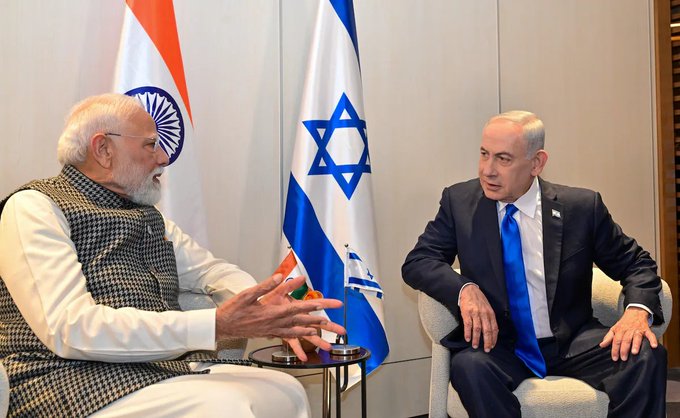 badakhabarnews's tweet image. #ନେତାନ୍ୟାହୁଙ୍କ_ସହ_କଥା_ହେଲେ_ମୋଦି
-ଇସ୍ରାଏଲ ପ୍ରଧାନମନ୍ତ୍ରୀ ନେତାନ୍ୟାହୁଙ୍କ ସହ କଥା ହେଲେ ମୋଦି
-ଟେଲିଫୋନ୍‌ରେ ନେତାନ୍ୟାହୁଙ୍କ ସହ କଥା ହୋଇ ଉଦବେଗ ପ୍ରକାଶ କଲେ
-ସାଂପ୍ରତିକ ସ୍ଥିତିରେ ସାଧାରଣ ନାଗରିକଙ୍କ ସୁରକ୍ଷା ସବୁଠୁ ବଡ଼ ପ୍ରାଥମିକତା କହିଲେ
#ModiNetanyahu #IndiaIsrael #PMModi #BadaKhabar