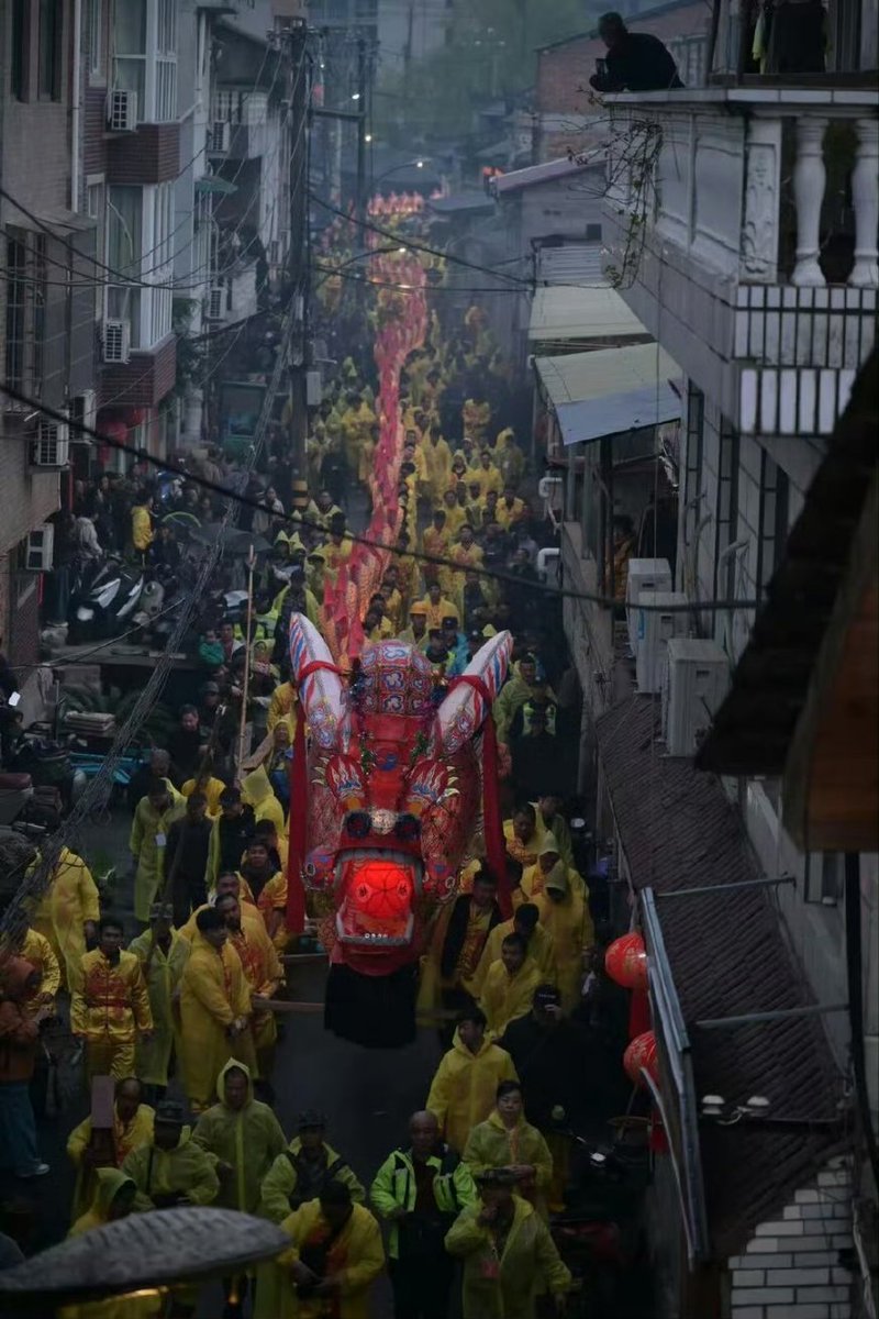 lebronwuao's tweet photo. In the same world, some countries and regions are suffering from war. And China is celebrating the traditional Lantern Festival, immersing in a pleasant and cheerful atmosphere！ https://t.co/rBmr4G9zV9