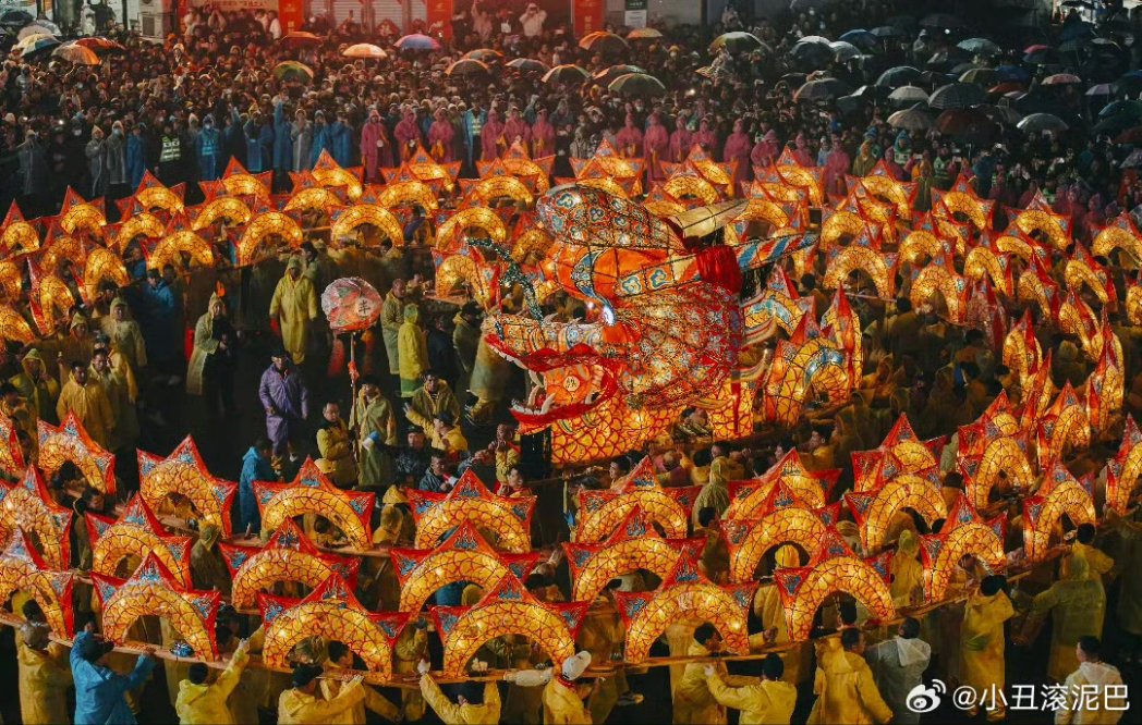 lebronwuao's tweet photo. In the same world, some countries and regions are suffering from war. And China is celebrating the traditional Lantern Festival, immersing in a pleasant and cheerful atmosphere！ https://t.co/rBmr4G9zV9