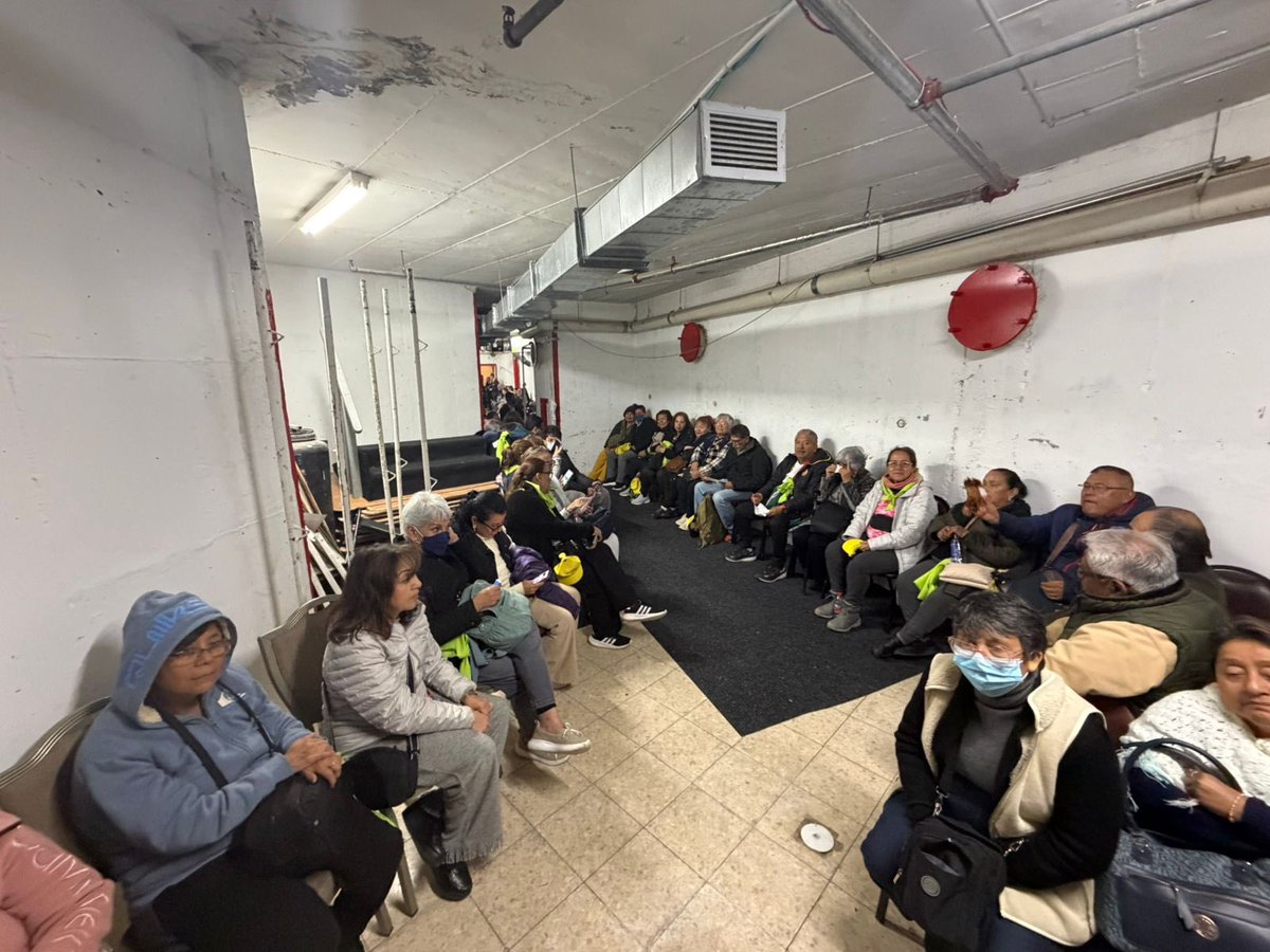 Urgente: <a href="/martiuxsc/">Martha Solis</a>, consejera de <a href="/CoparmexPuebla/">COPARMEX Puebla</a>, está en Jerusalén junto con otros 35 mexicanos resguardados en el hotel Ramada. Necesitan salir del país y no han encontrado vuelos disponibles.
Pedimos la intervención inmediata de <a href="/SRE_mx/">Relaciones Exteriores</a> y <a href="/EmbaMexIsr/">Embamex Israel</a> para garantizar su pronta