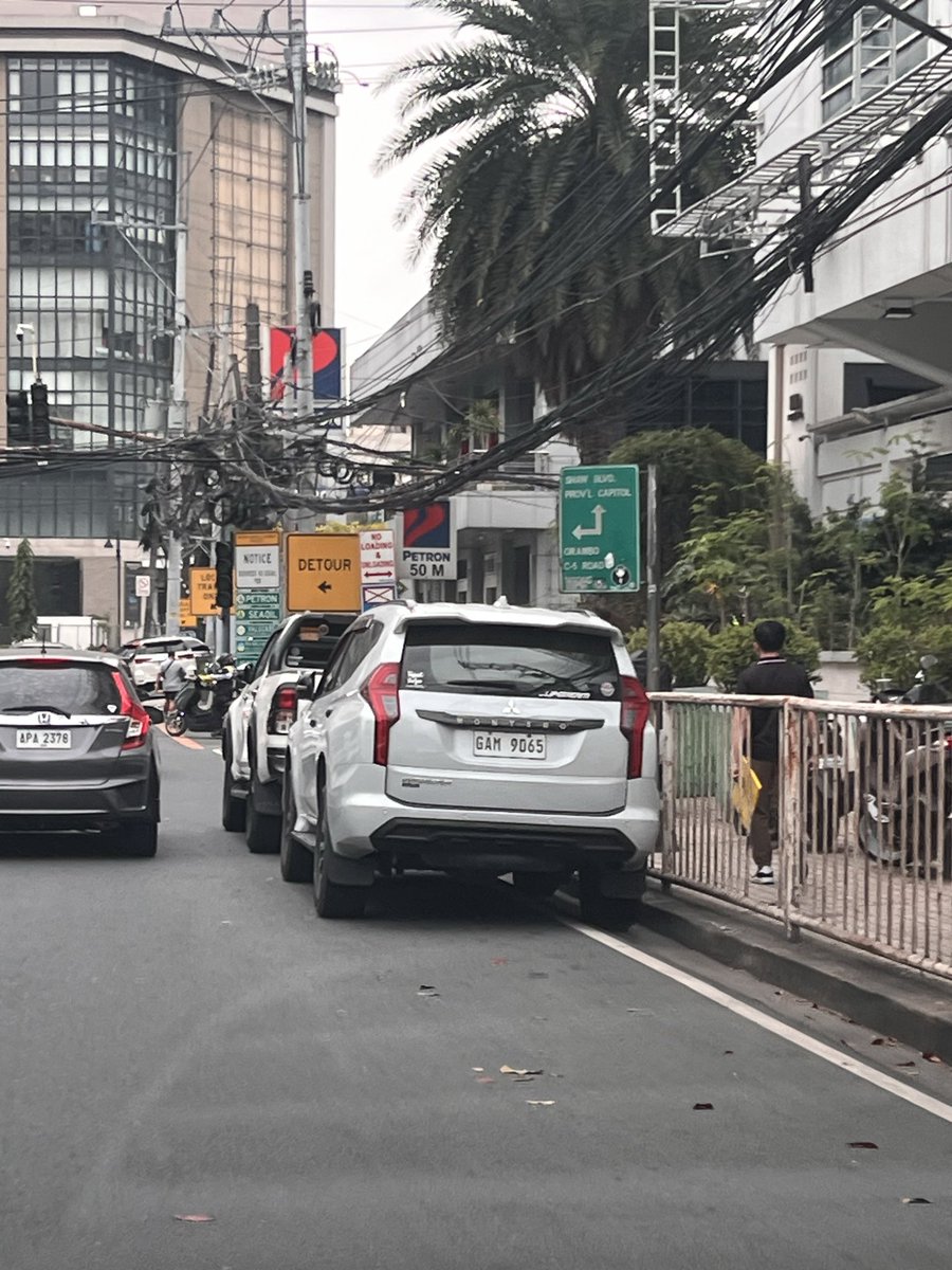 ddel07's tweet photo. @MMDA @VicoSotto police car parked in a no parking zone. Along meralco ave in frontnof a police station. Tsk tsk…
Halos everyday po ganyan there. https://t.co/hQglKR6muH
