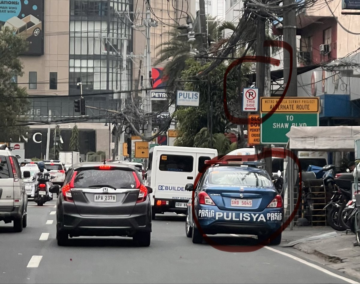 ddel07's tweet photo. @MMDA @VicoSotto police car parked in a no parking zone. Along meralco ave in frontnof a police station. Tsk tsk…
Halos everyday po ganyan there. https://t.co/hQglKR6muH