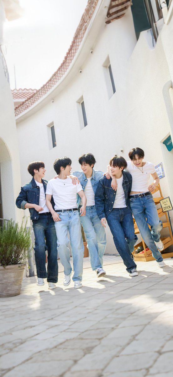 joooobiiin's tweet photo. @raggedwingss TXT COMEBACK ON APRIL 13TH!!!!!!!!!!! https://t.co/V6zbEJLaTX