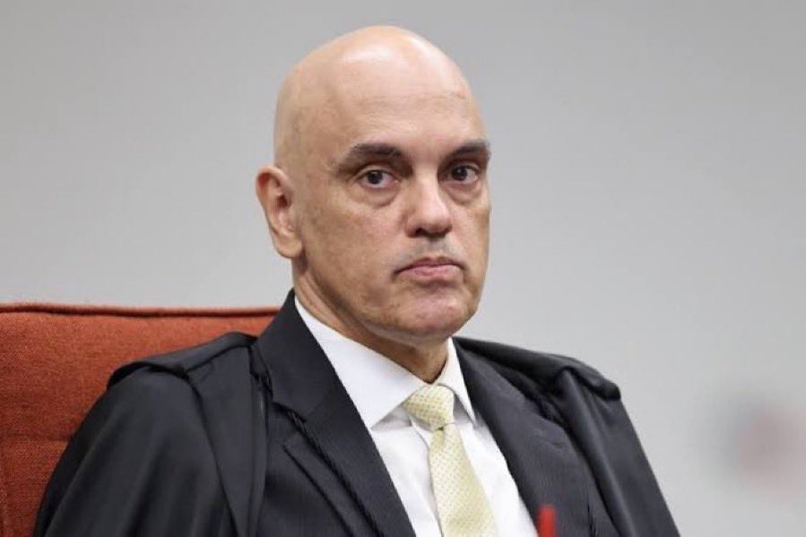 NewsLiberdade's tweet photo. 🚨URGENTE - Alexandre de Moraes autoriza que Bolsonaro seja submetido a um tratamento de estimulação elétrica craniana (CES) https://t.co/UxDNoyFAlo