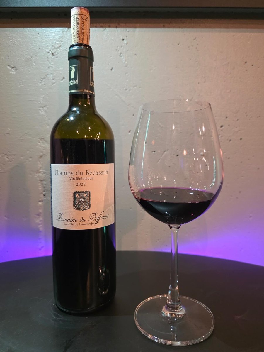 Bar_5SEASON's tweet photo. 本日もオープンしております🎶

コトー・ヴァロワ シャン・デュ・ベカシエ / デフォン🍷
熟したブラックベリー、カシス、プラム等の風味に、メントールの清涼感が調和し親しみやすい😆✨

#5season #飯テロ #グルメ #横浜グルメ 
#横浜 #野毛 #みなとみらい #カフェ #Bar 
#グルメ好きな人と繋がりたい https://t.co/1TcgR3YMyQ
