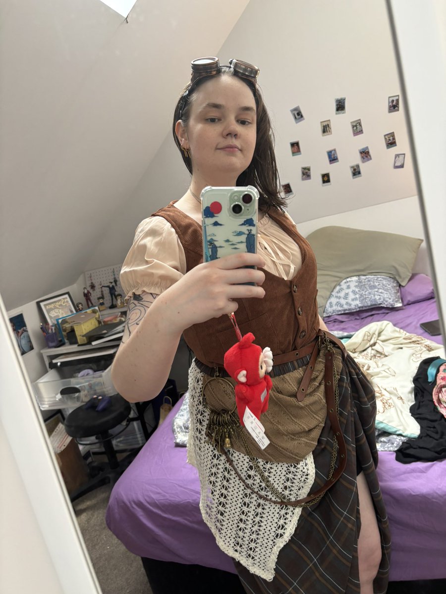 goodboypolly's tweet photo. Took a mental health day cause things are rough rn. So to distract myself I did more work on my young Comfrey Macleod cosplay https://t.co/3pgDKSizOg